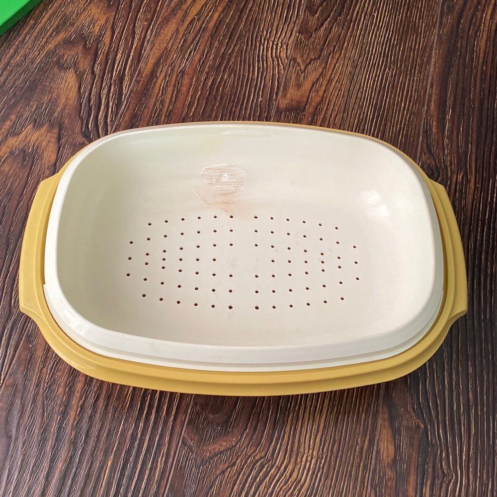 🔥🔥Tupperware steamer for the microwave small melt on side BPA FREE 🔥🔥🔥🔥